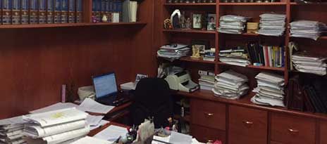Bufete Catalá-Rubio escritorio con documentos