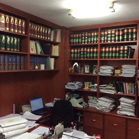 Bufete Catalá-Rubio oficina de abogados con libros