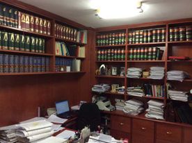 Bufete Catalá-Rubio oficina de abogados con libros