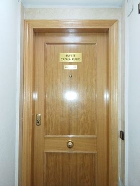 Bufete Catalá-Rubio puerta oficina